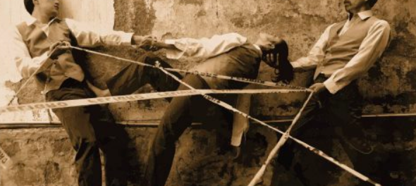 Un hombre muerto a puntapiés