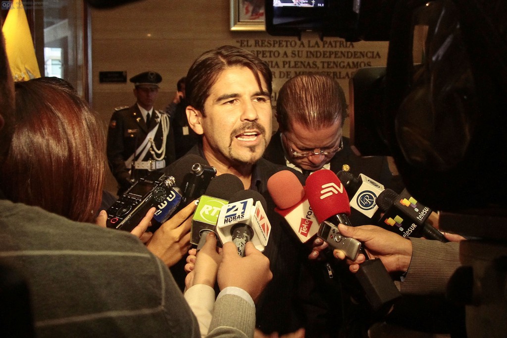 Dalo Bucaram renuncia a su curul de asambleísta – La Dalo Bucaram renuncia a su curul de asambleísta – La