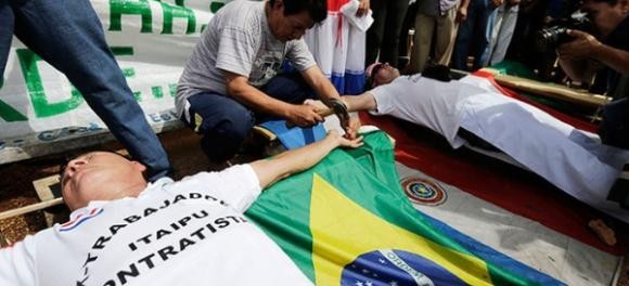 hidroeléctrica paraguayos crucificados reuters