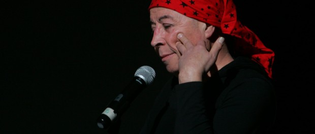 MUERE EL ESCRITOR CHILENO PEDRO LEMEBEL, UN IMPRESCINDIBLE, SEGÚN EL GOBIERNO
