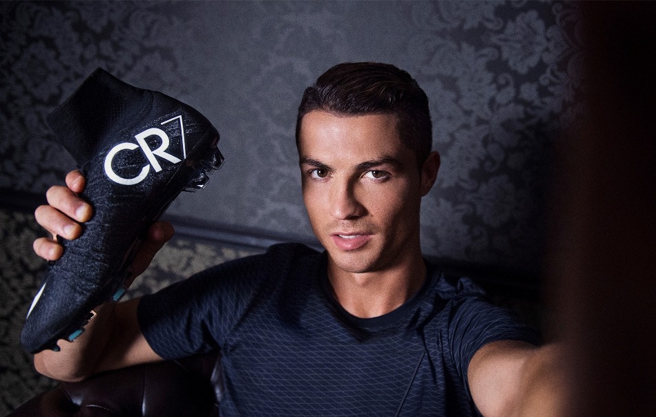 caja Bigote Labe Cristiano Ronaldo promociona su marca de zapatos | La República EC