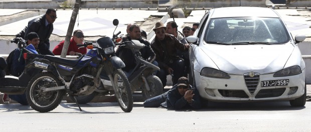 SIETE TURISTAS EXTRANJEROS Y UN TUNECINO MUEREN EN INTENTO DE ASALTO EN TÚNEZ