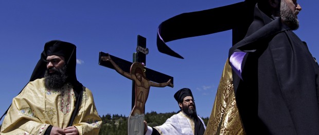 LA PASCUA ORTODOXA GRIEGA SE CELEBRA POR TODO EL PAÍS CON FIESTAS PINTORESCAS