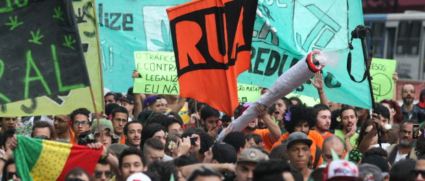 MILES DE PERSONAS EXIGEN LA LEGALIZACIÓN DE LA MARIHUANA EN BRASIL