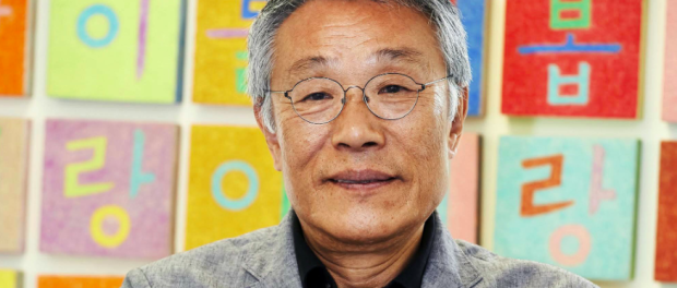 MADRID, 29/05/2015.- Fotografía facilitada por Anaya del escritor coreano Hwang Sok-yong, quien ha mantenido una entrevista con Efe en Madrid con motivo de la publicación en español de su novela