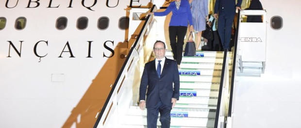 French president arrives in Cuba
