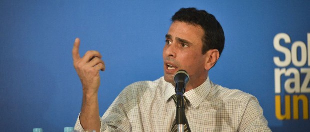 CAPRILES PROPONE AJUSTAR SALARIOS, NEGOCIAR DEUDA Y DEVOLVER EMPRESAS