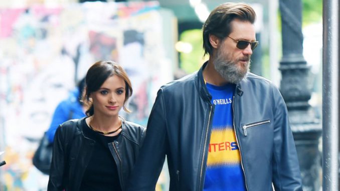carrey novia