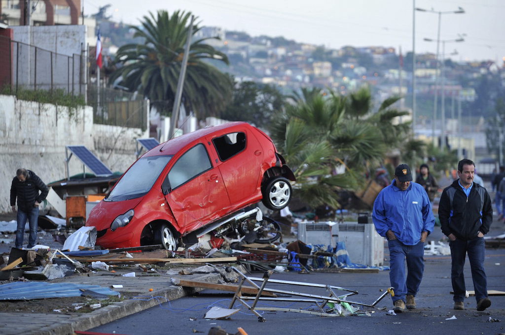 Aumentan a diez los muertos por terremoto y tsunami en Chile | La