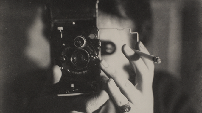 Una doble exposición revela en París la historia de las mujeres fotógrafas