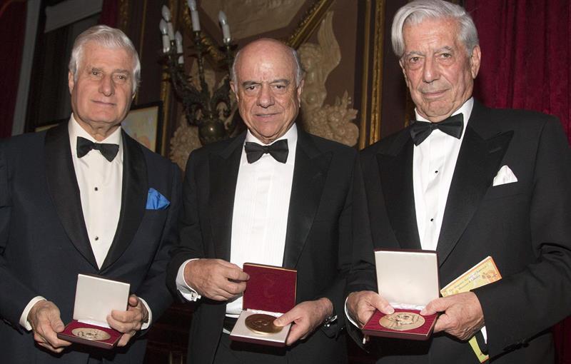 Vargas Llosa Medalla Soroya