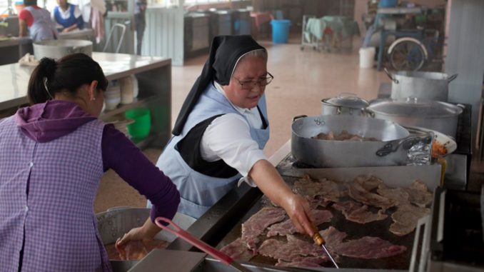 MEXICO-MONJA COCINERA