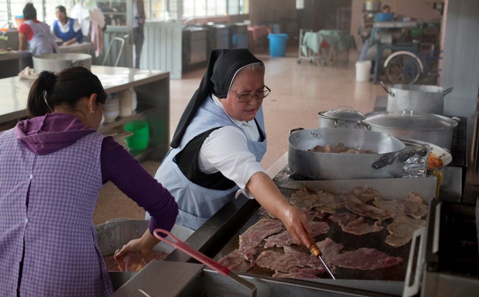 MEXICO-MONJA COCINERA