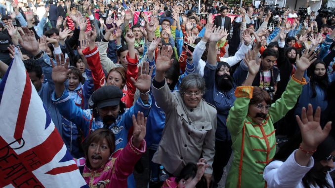CIUDAD DE MÉXICO LOGRA GUINNESS DE PERSONAS CARACTERIZADAS COMO THE BEATLES