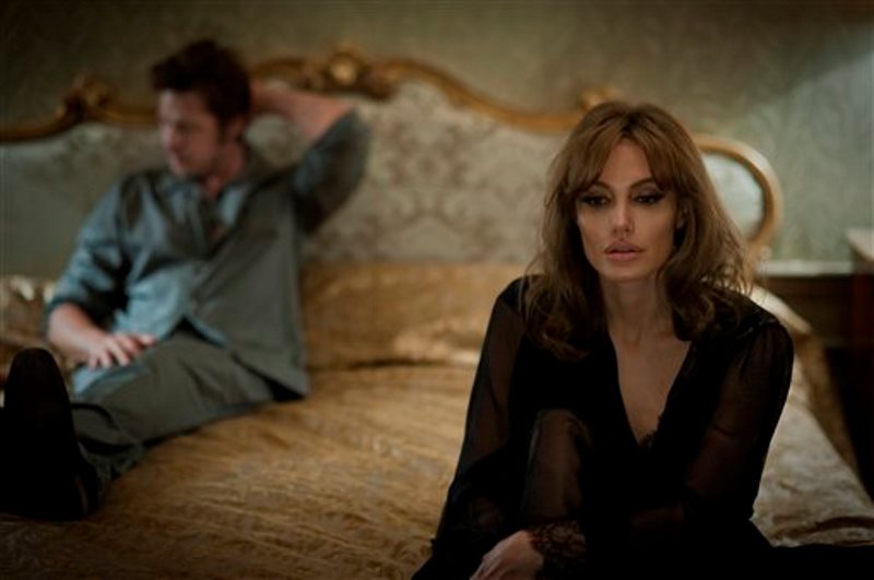 Angelina y Brad by the sea