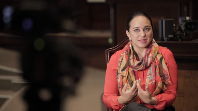 Gabriela Rivadeneira burocracia
