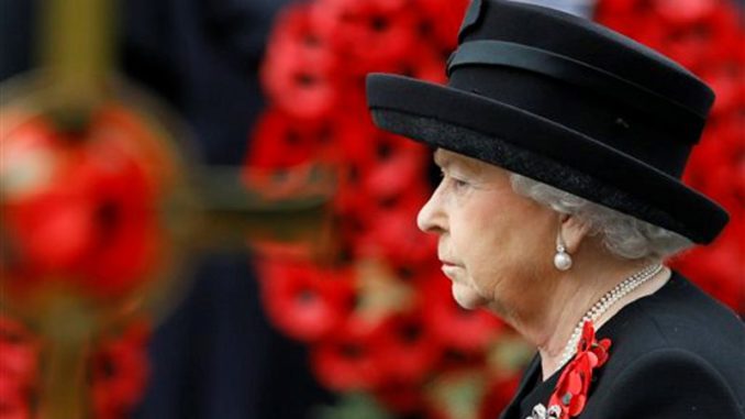Isabel II amapolas rojas