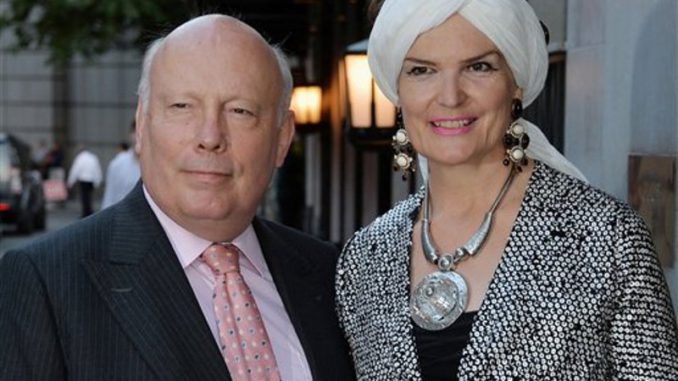 Julian Fellowes emmy internacional