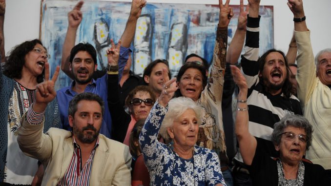 Restituyen la identidad a hijo de desaparecidos durante dictadura argentina
