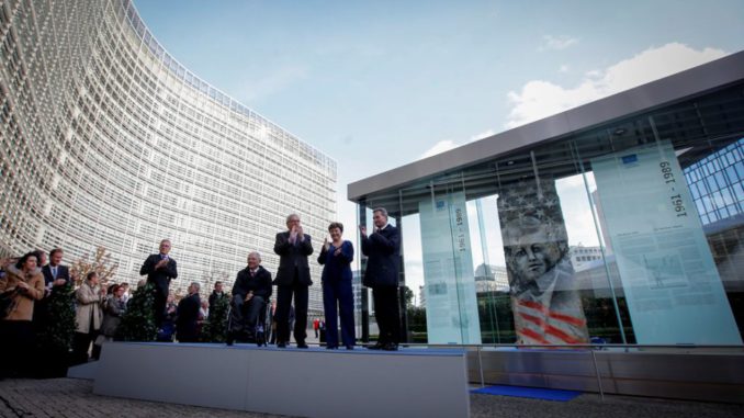 INAUGURACIÓN DEL "PIEZA KENNEDY" DEL MURO DE BERLÍN