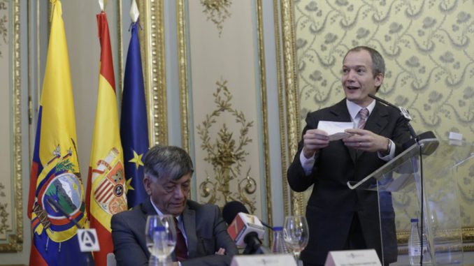 DESAYUNO COLOQUIO SOBRE TURISMO EN ECUADOR