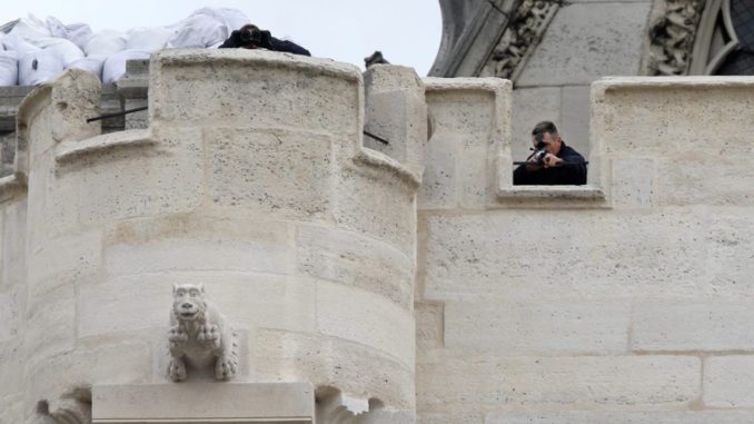FRANCIA CONFIRMA DOS MUERTOS Y SIETE DETENIDOS EN LA OPERACIÓN ANTITERRORISTA