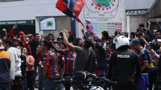 hinchas quito