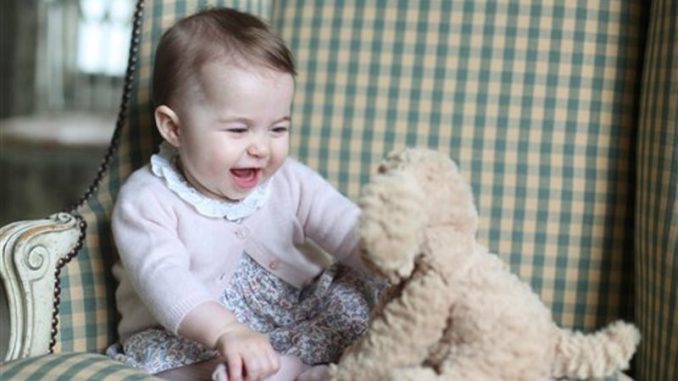 princesa Charlotte con perro