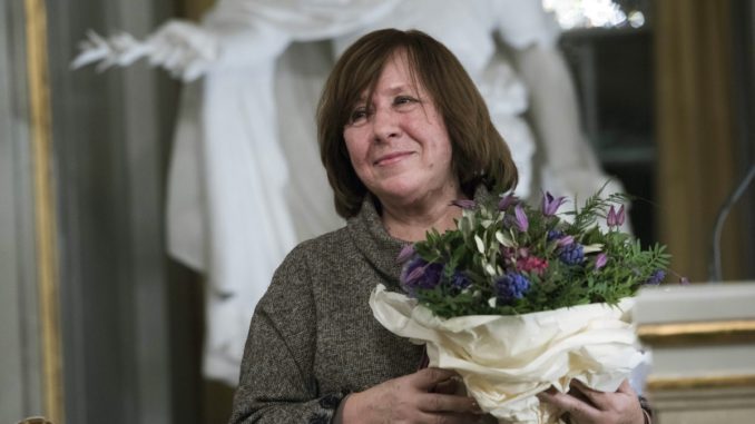 LA PREMIO NOBEL DE LITERATURA, SVETLANA ALEXIEVITCHDURANTE UNA CONFERENCIA EN ESTOCOLMO