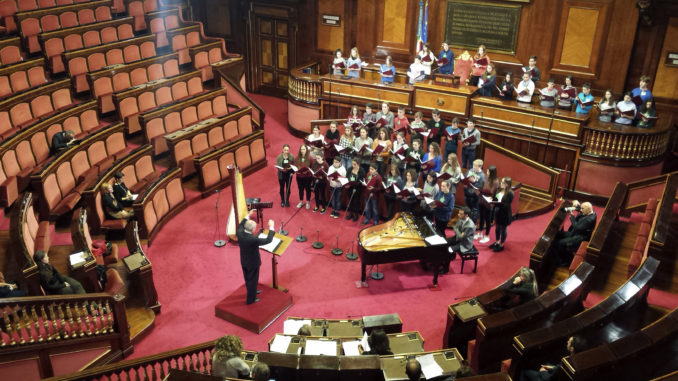 ARGENTINO SCIUTTO DIRIGE CONCIERTO CORAL DE NAVIDAD EN EL SENADO ITALIANO