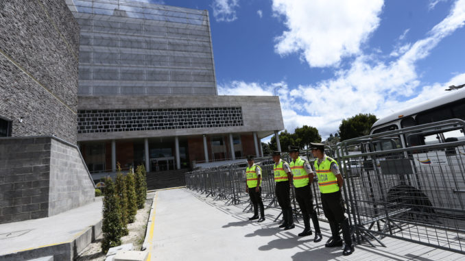 ECUADOR, Quito: (02/12/2015).- Asamblea Nacional. FOTOS API / JUAN CEVALLOS.