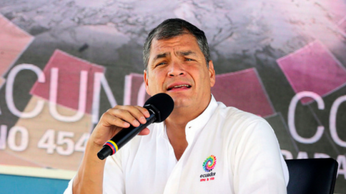 Quito (Pichincha), 12 Dic 2015.- El Presidente de la República, Rafael Correa, presentó su informe semanal de actividades, durante el Enlace Ciudadano No. 454, realizado desde Latacunga, Cotopaxi. Cientos de ciudadanos asistieron a este acto de rendición de cuentas. Foto: Mauricio Muñoz/ Presidencia de la República.