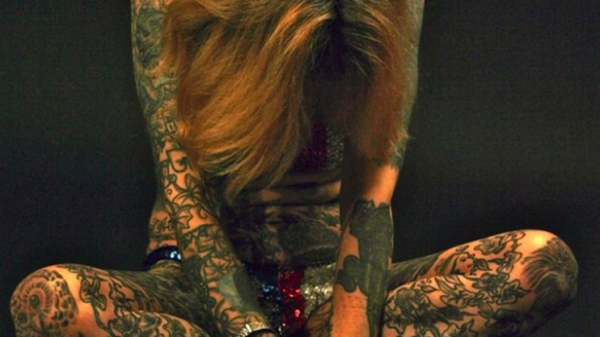 Fallece la mujer más tatuada de Francia, con dibujos de 44 artistas