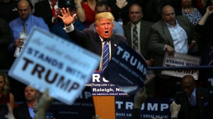 Donald mano alzada