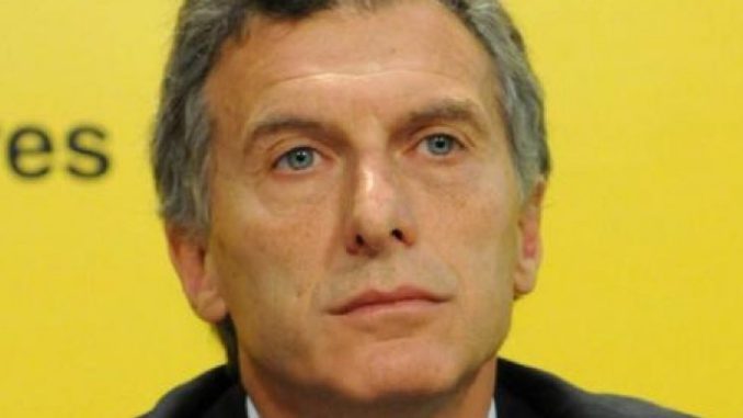Macri rostro fondo amarillo