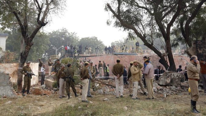 DIEZ MUERTOS AL ESTRELLARSE UN AVIÓN MILITAR EN NUEVA DELHI