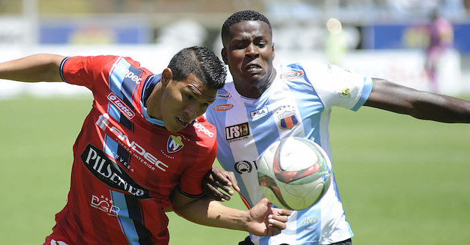 Quito, 8 DE DICIEMBRE del 2015. NACIONAL-DEPORTIVO QUITO. APIFOTO/CESAR PASACA