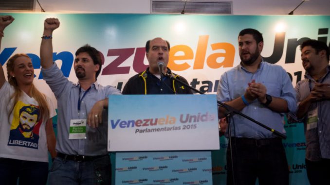 MUD rechazó medida de prorrogar el horario de cierre de la votación