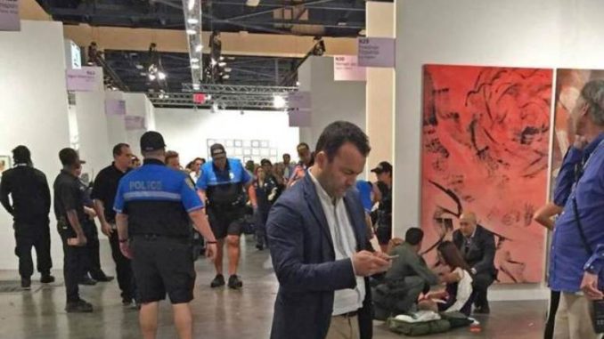 pelea cuchillos art basel