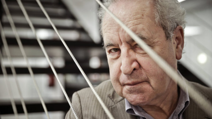 JOHN BANVILLE: "CONSTANTEMENTE LE TENGO MIEDO AL LENGUAJE"