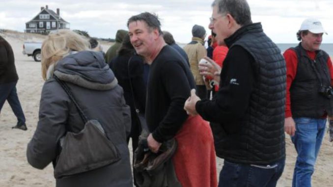 Alec Baldwin chapuzón helado