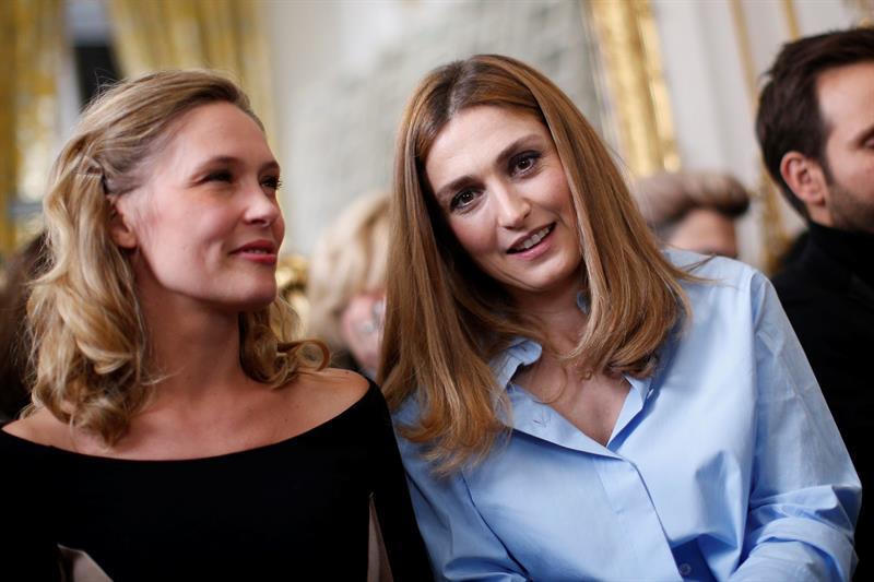 Julie Gayet y amiga moda Paris