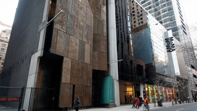 MOMA FACHADA