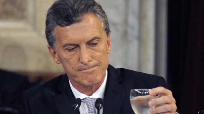 Macri champagne