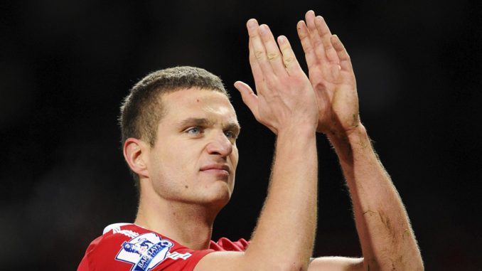EL DEFENSA SERBIO NEMANJA VIDIC SE RETIRA COMO JUGADOR PROFESIONAL