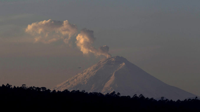 EMISIONES CONTINUAS DE GASES Y VAPORES DEL VOLCÁN COTOPAXI EN ECUADOR