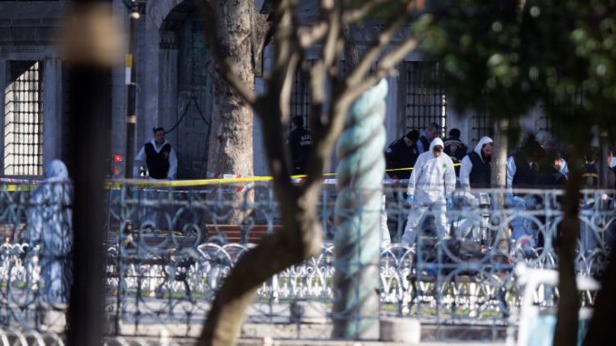 AL MENOS 10 MUERTOS Y 15 HERIDOS EN EXPLOSIÓN EN CENTRO TURÍSTICO DE ESTAMBUL