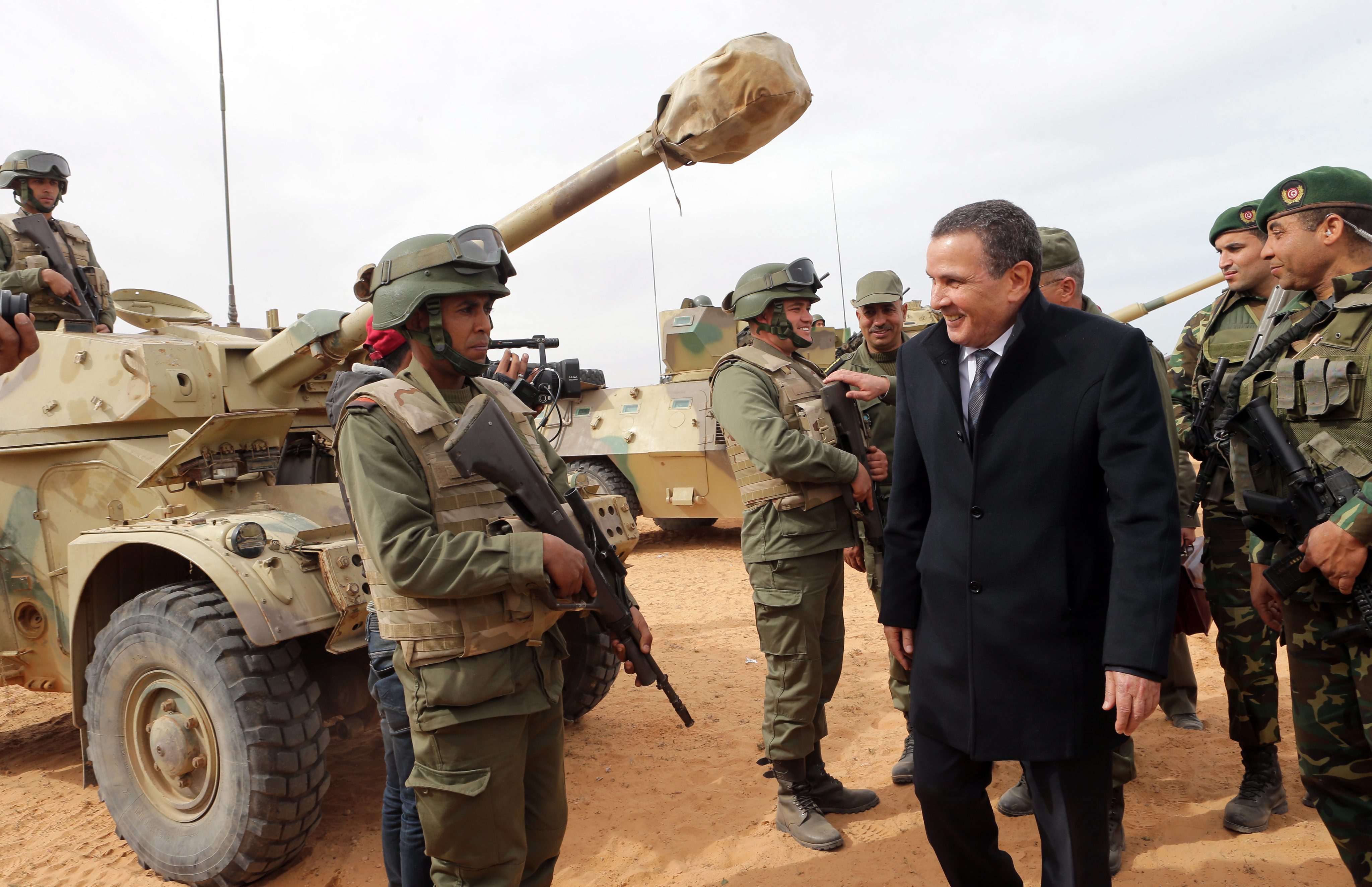 Tunisia erects anti-jihadi fence along border with Libya