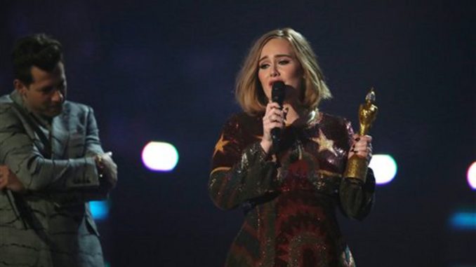 Adele premios Britt