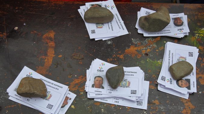 BOLIVIANOS PARTICIPAN DE LA JORNADA ELECTORAL